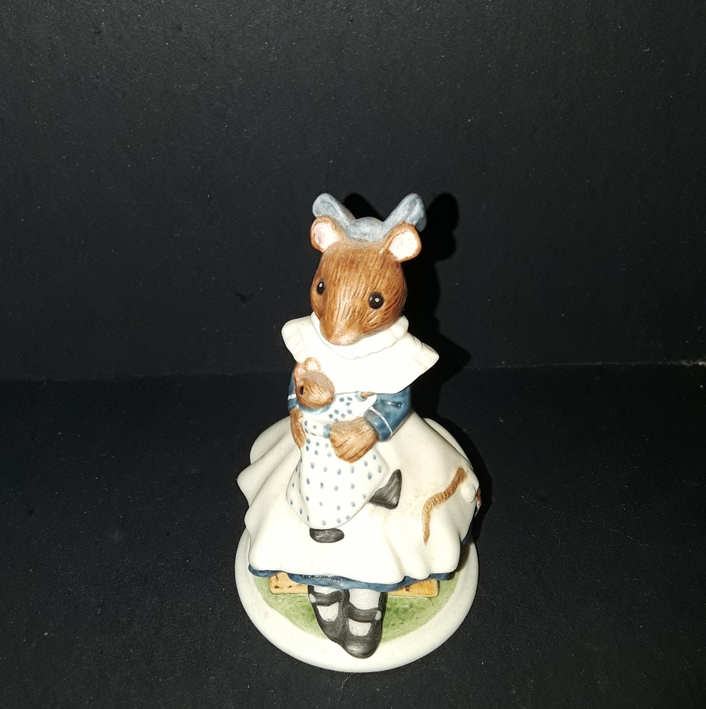 LUCINDA, Franklin Mint Woodmouse family